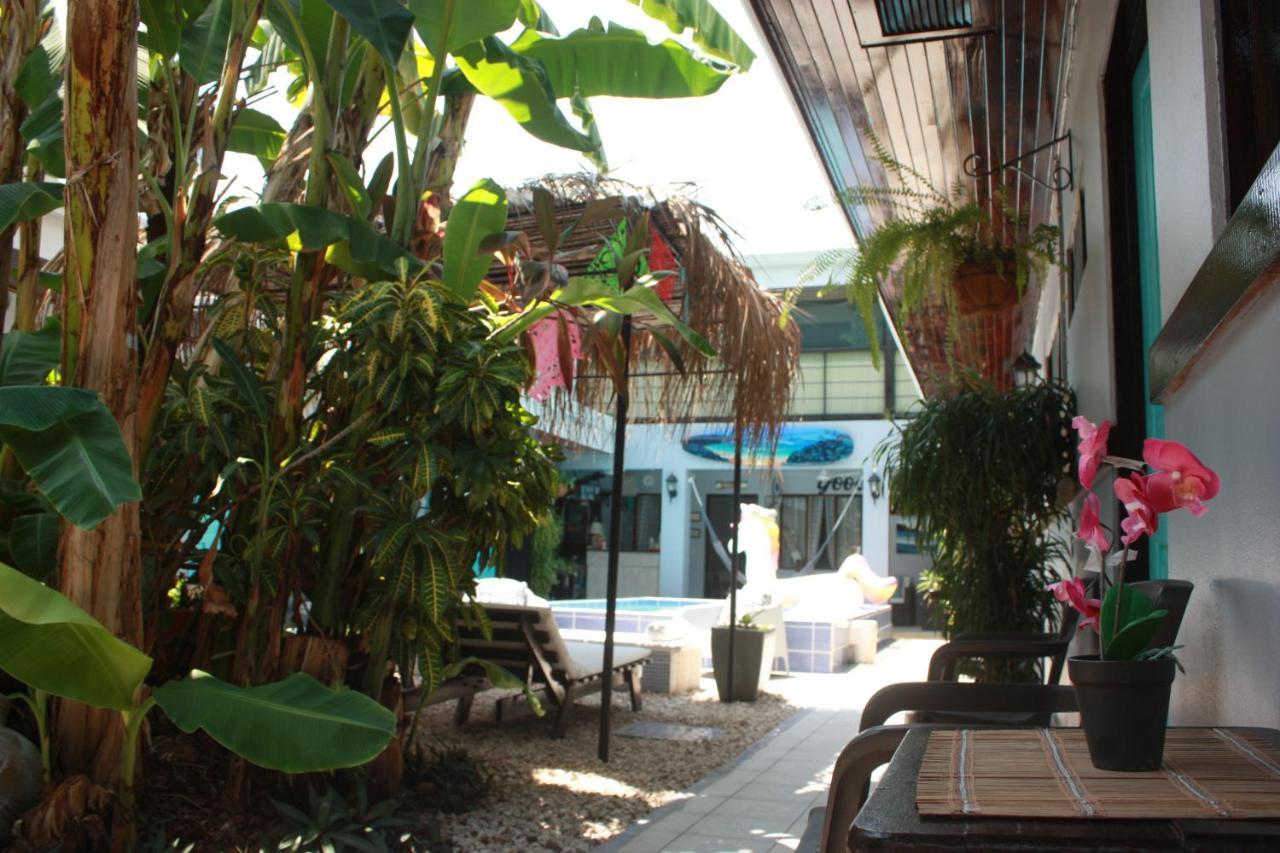 Hotel Perico Azul & Surf Camp Jacó Екстериор снимка